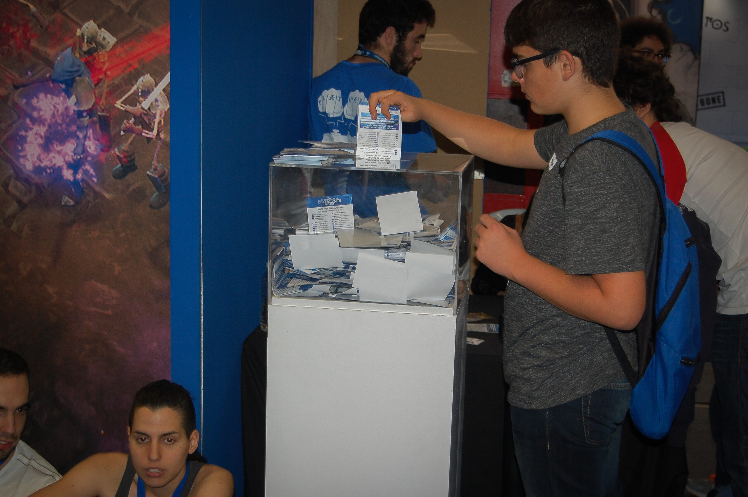 Niño votando videojuego