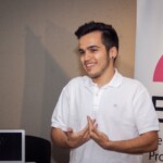 Alumno de la ESI exponiendo su proyecto